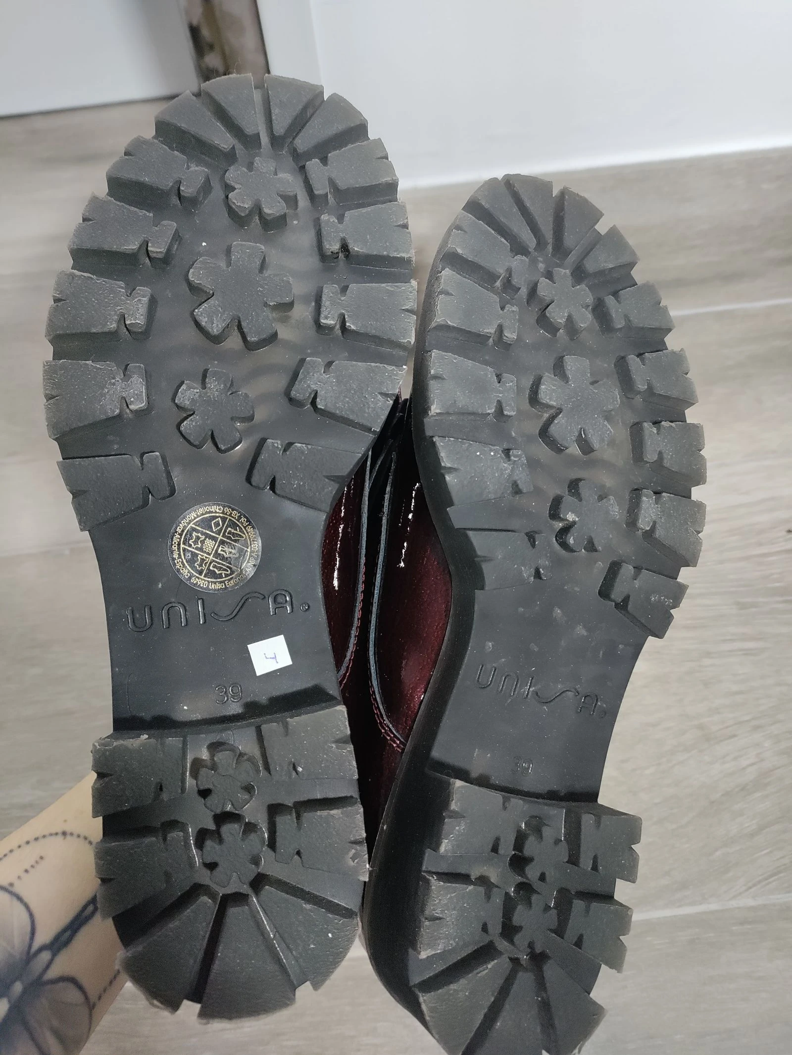 Zapatos Unisa burdeos charol con flecos y suela track – Talla 39 – photo 8